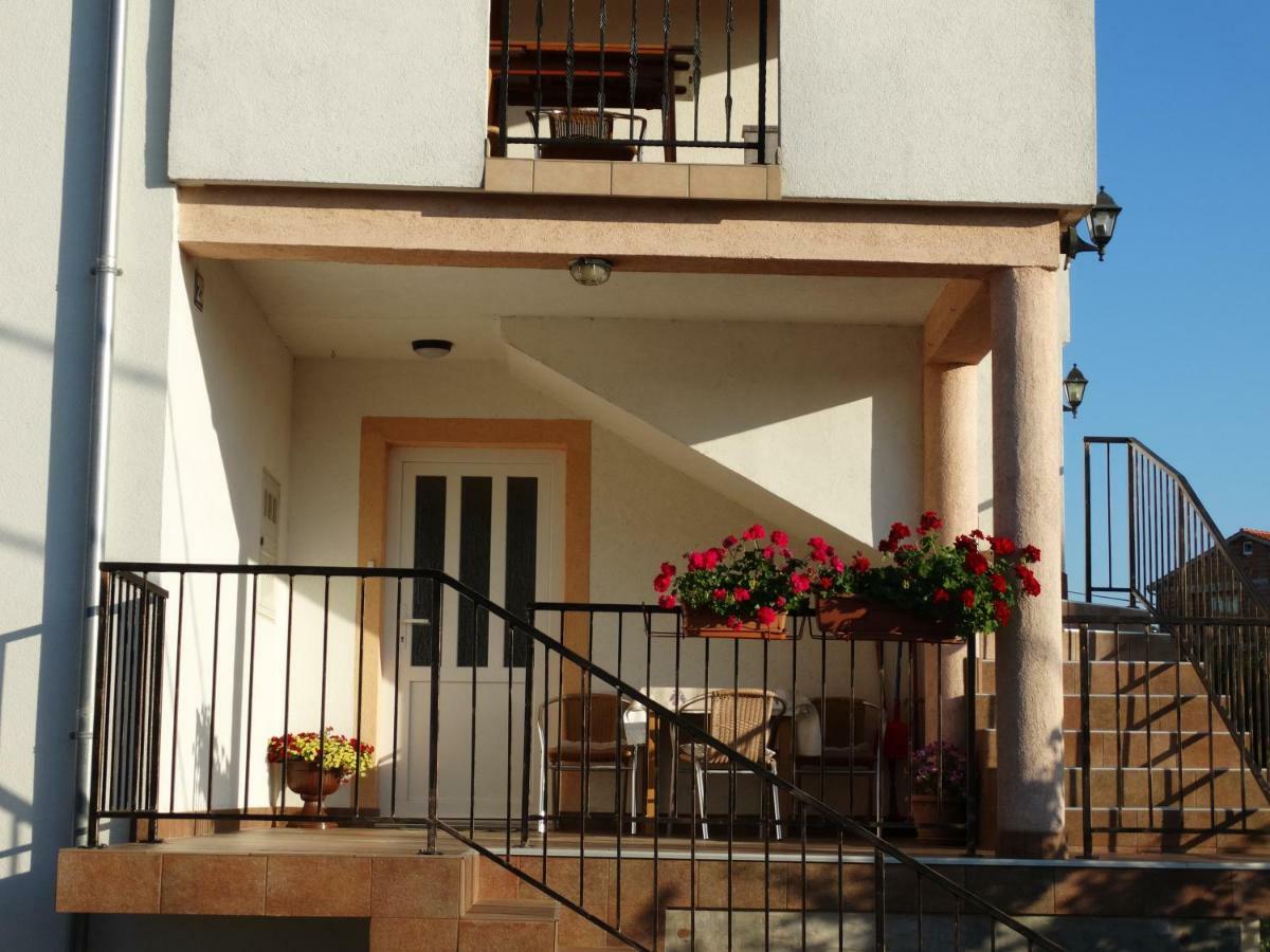 Apartman Petra Vrh  Exterior photo